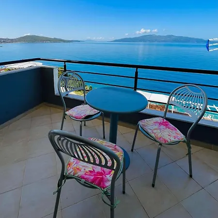 Beachfront Apartment *
