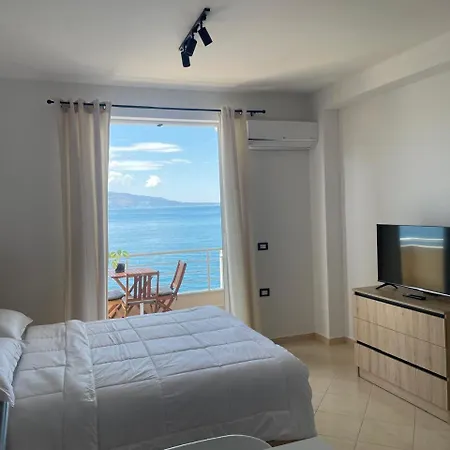 Beachfront Apartment *